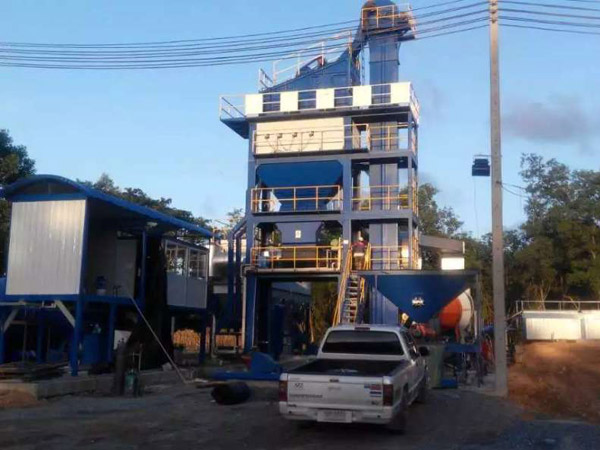 Planta caliente de asfalto en Sri Lanka